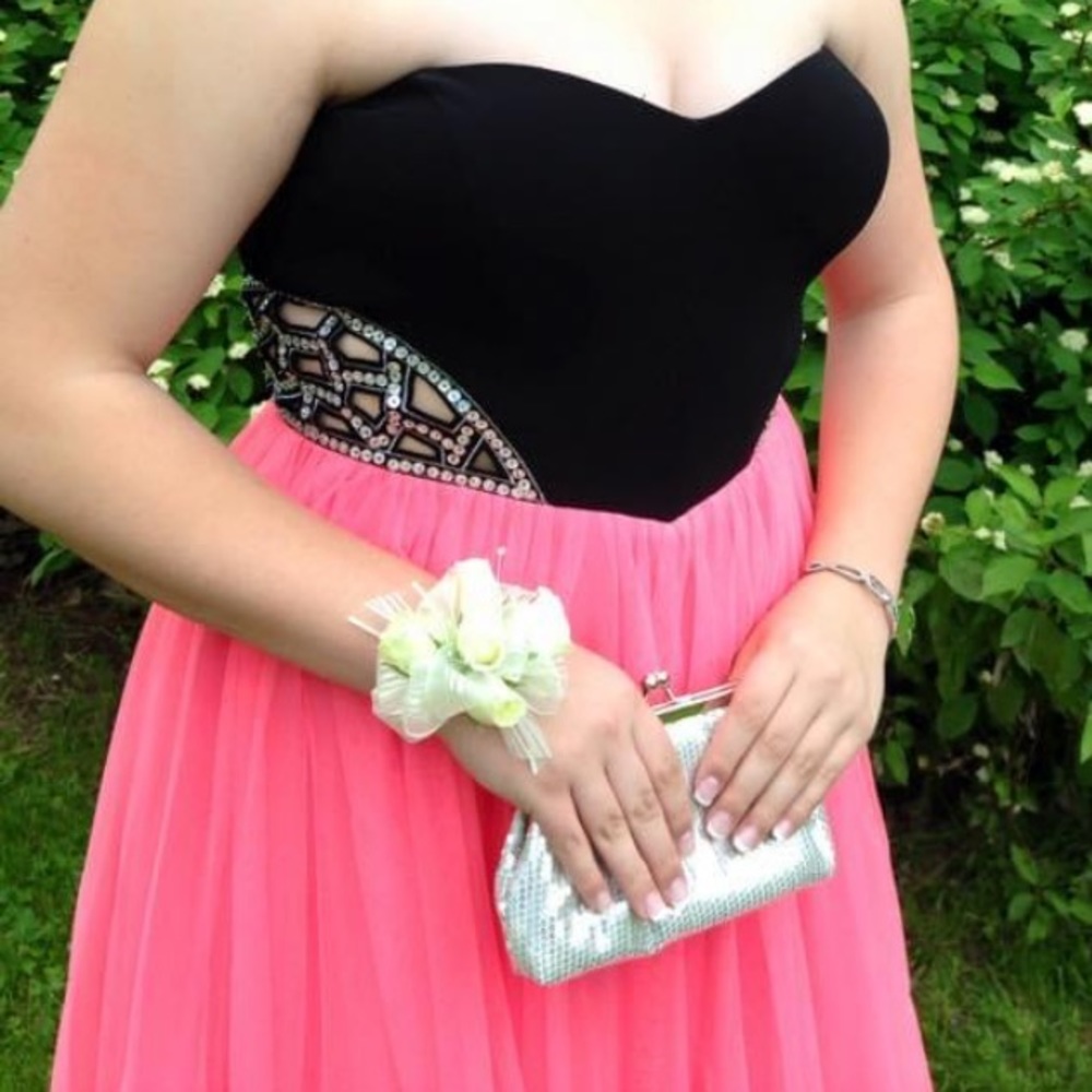 David’s Bridal (Blondie Nites) Prom Dress - Picture 2 of 12